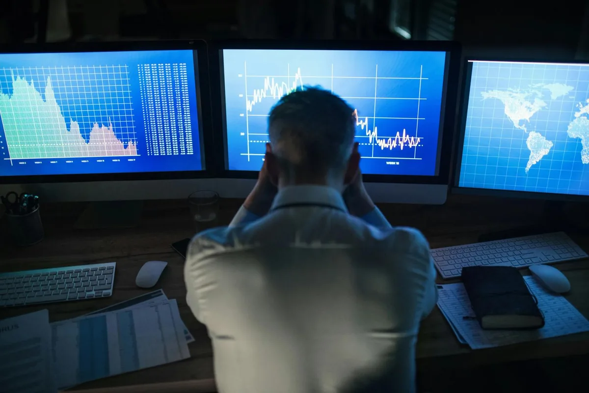 Las monedas de contratos inteligentes y DeFi lideran las pérdidas mientras bitcoin cae por cuarto día