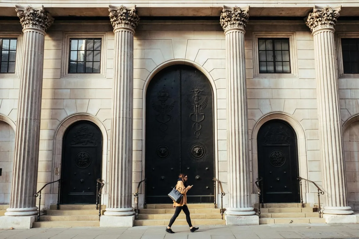 Bank of England Drops Stablecoin Holding Caps, Sets Issuer Limit Instead