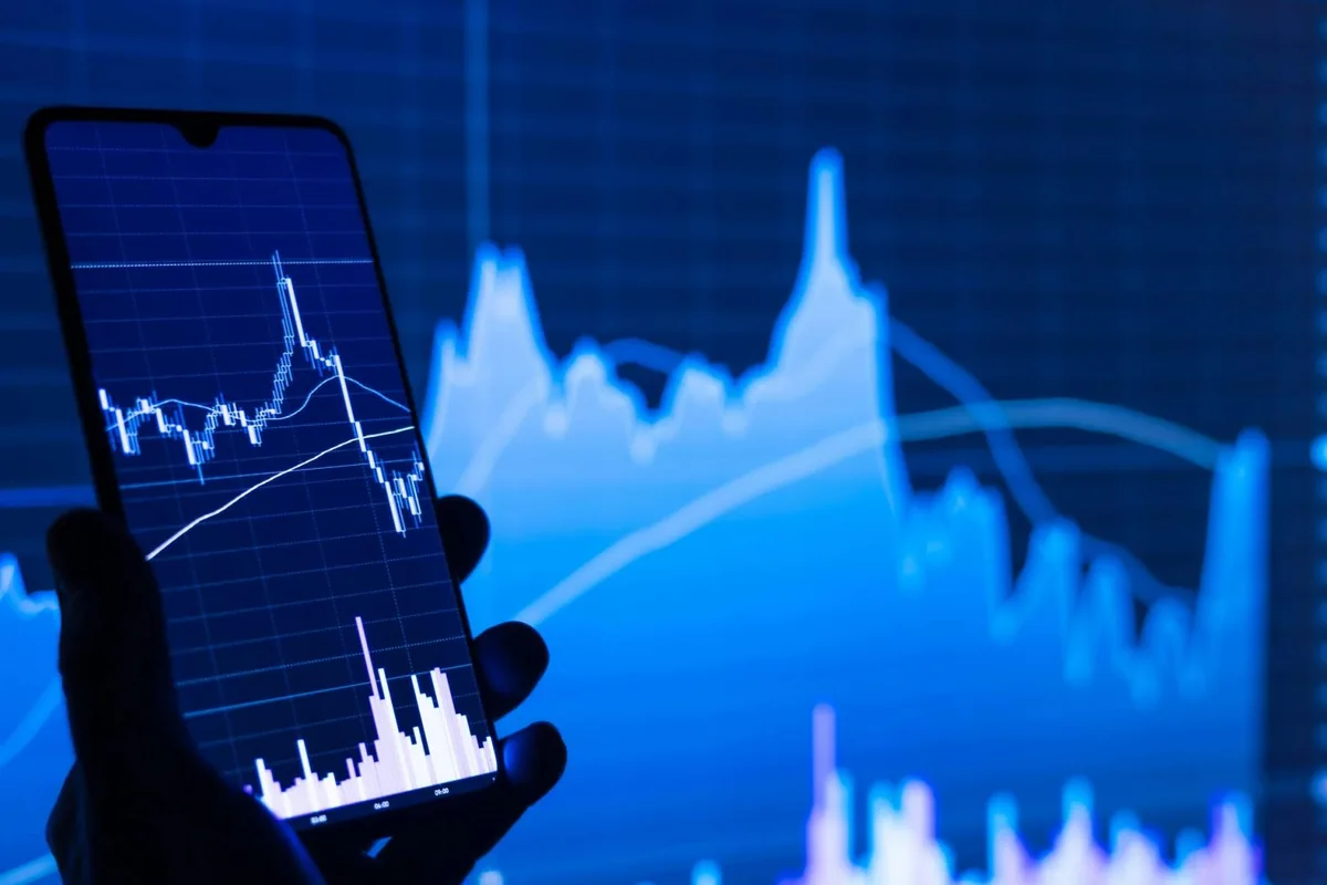 Bitcoin Momentum Gauge Turns Bullish as Traders Watch $65K-$80K Zone