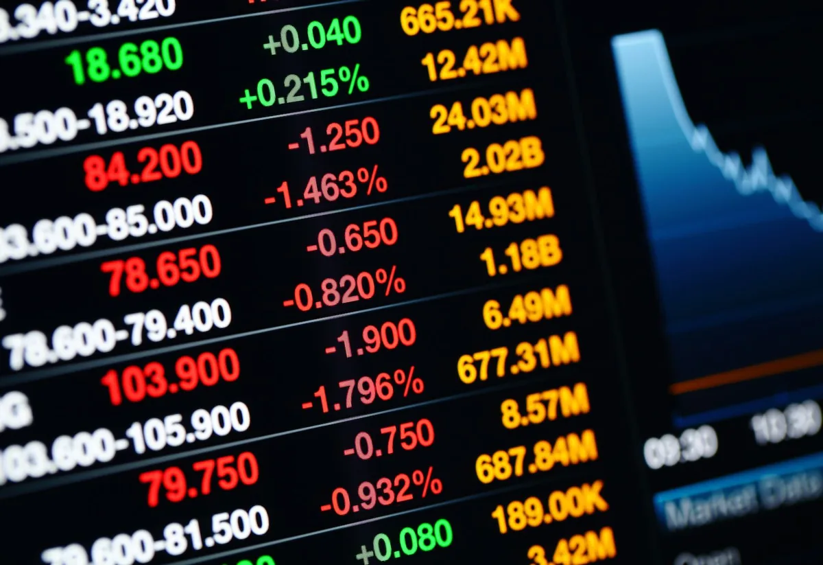 Bitcoin Drops Near $62,000 as AI-Linked Trade Cools