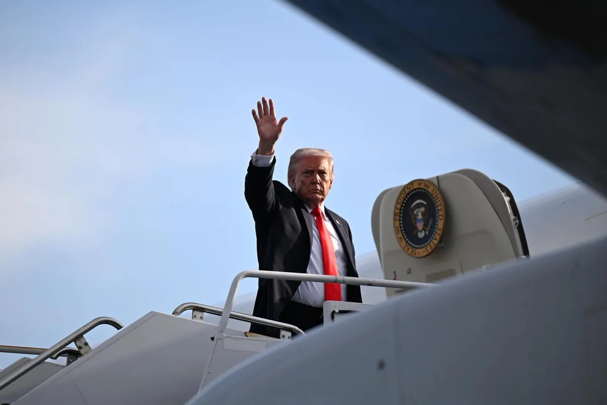 Bitcoin sigue bajo presión mientras Trump advierte de nuevos ataques a Irán