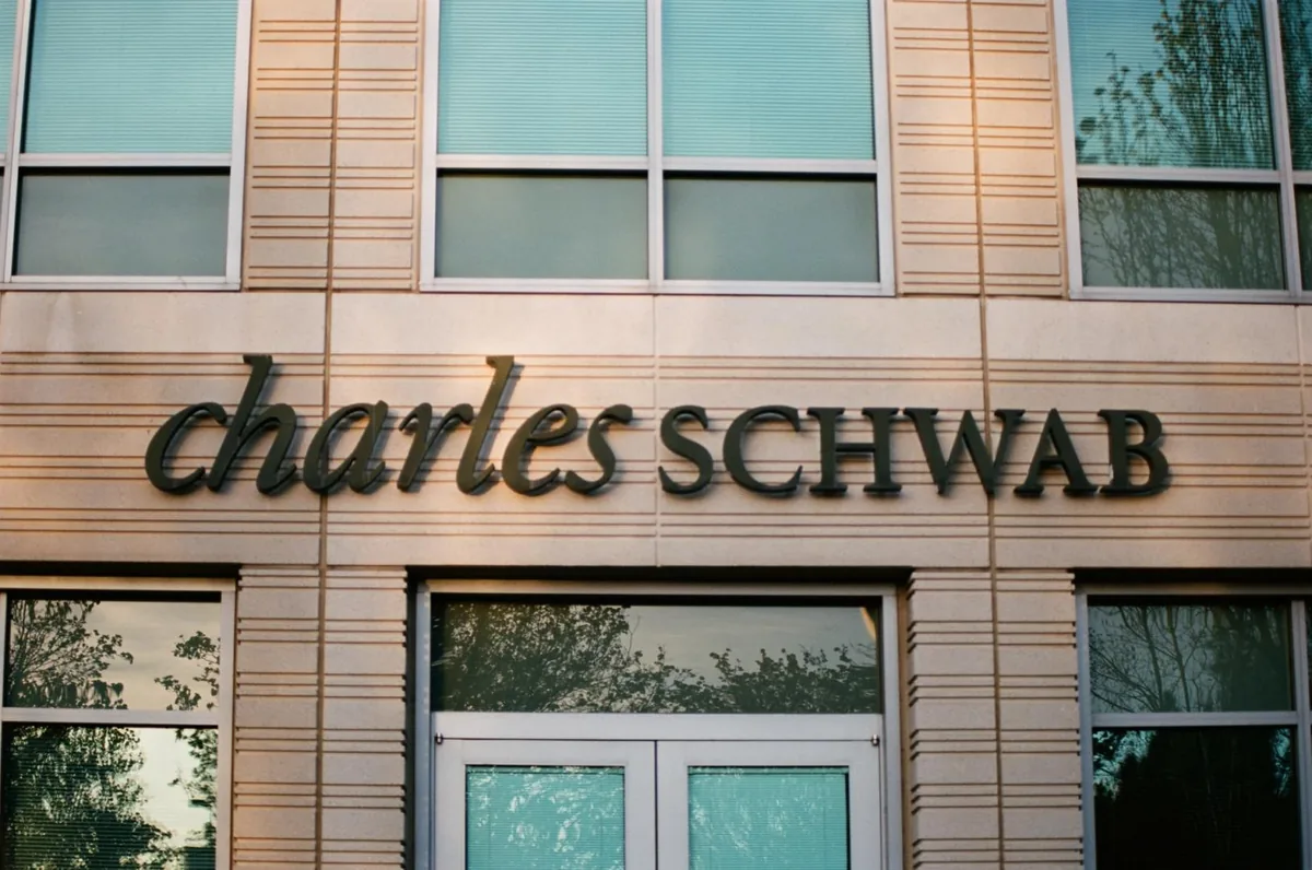 Schwab Plans S&P 500 Event-Based Options as Prediction Markets Expand
