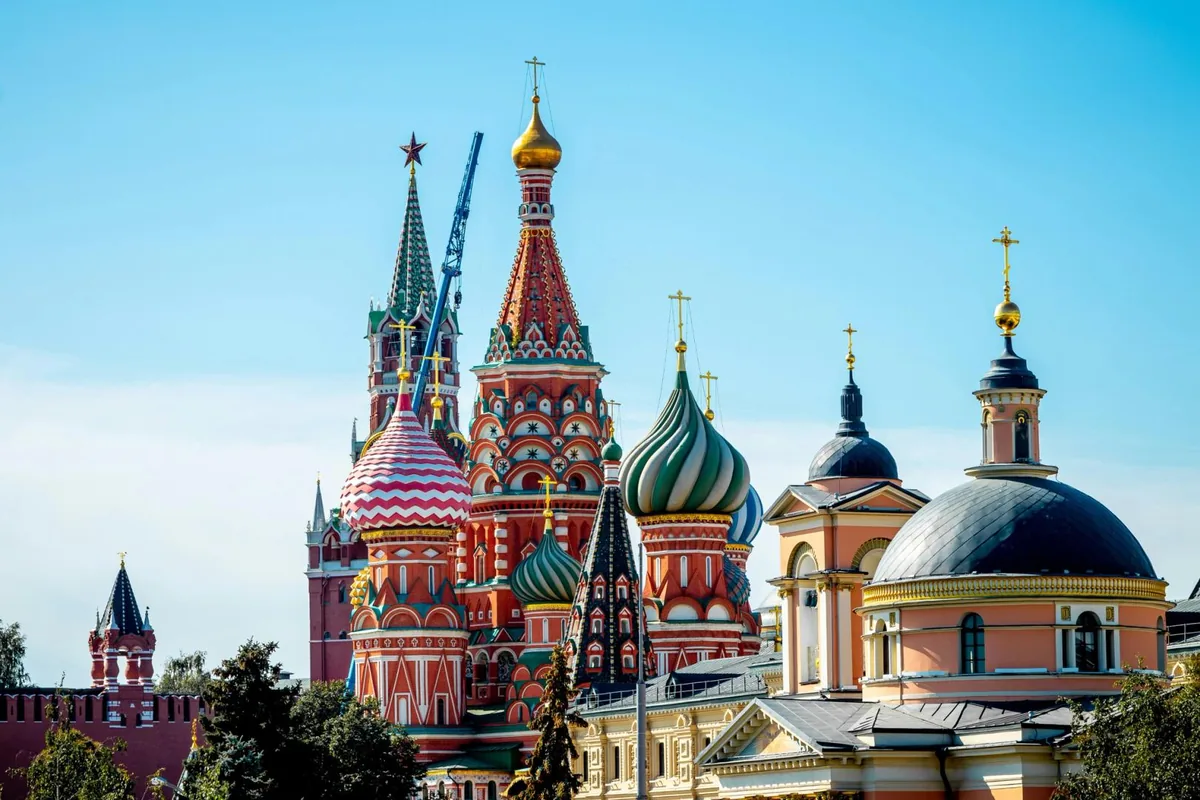 Russia Sanctions British Teen Over A7A5 Stablecoin Allegations