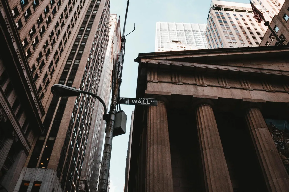 Salidas de ETF de bitcoin y crédito privado elevan las señales de riesgo