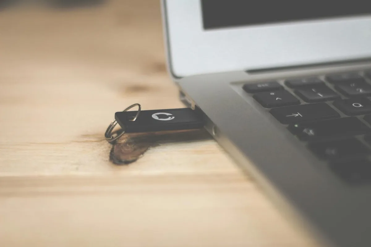 Microsoft detecta un malware que roba datos de billeteras cripto y se propaga por USB