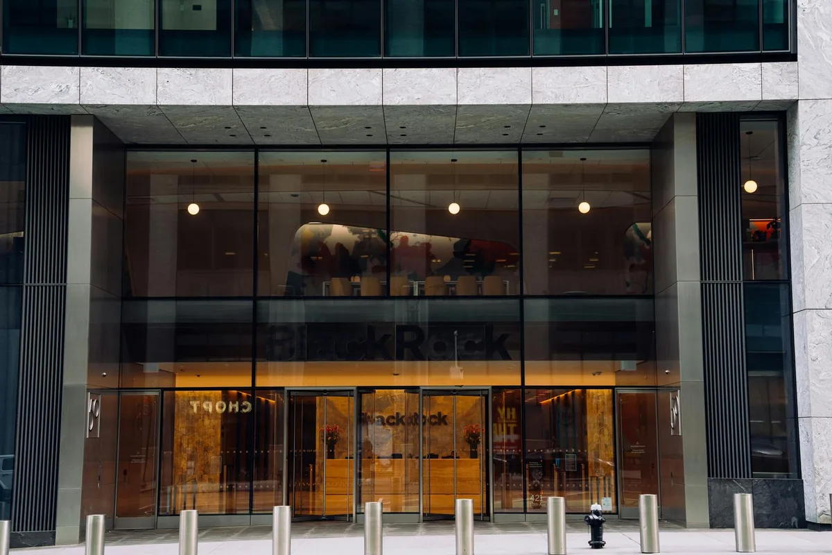 BlackRock and Fidelity tighten their grip on spot bitcoin ETF market
